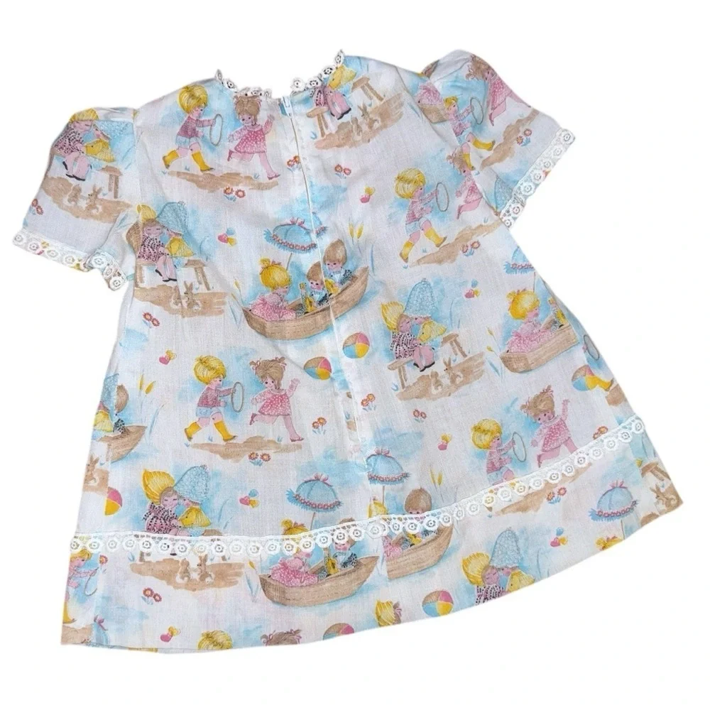 Vintage 70s Baby Dress – Storybook Print, Lace Trim – 18–24 Months